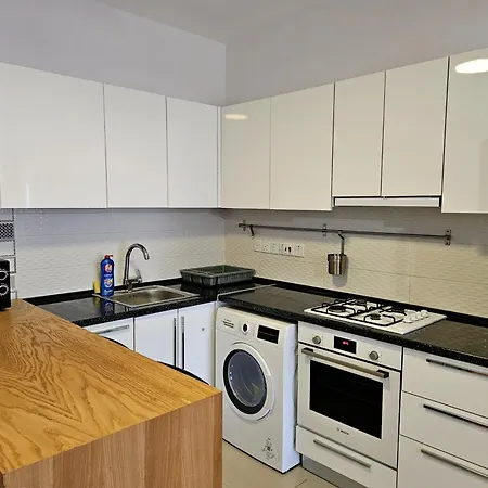 Caesar 1 Bedroom Appartement *