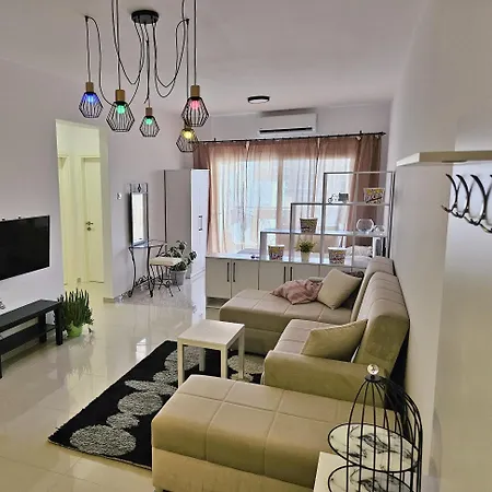Caesar 1 Bedroom